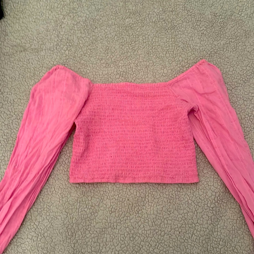 Cute pink cropped shirt for women